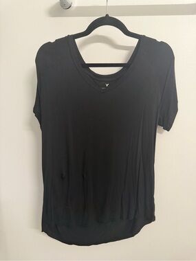 American Eagle Outfitters Black V-Neck Short Sleeve Tee